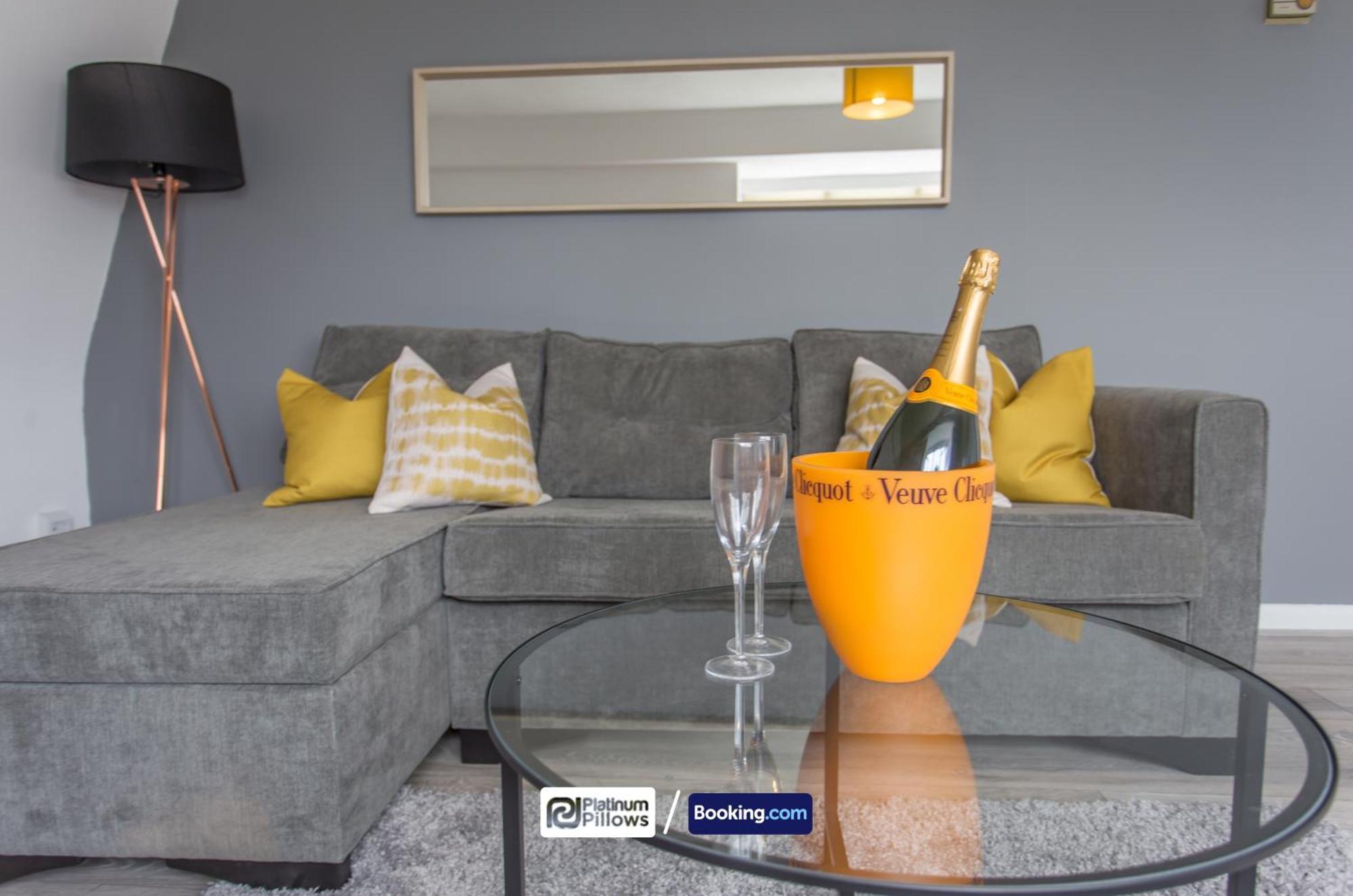 Oxford Apt Near Jr Hospital & Universities, Great Weekly & Long Stay Offers Bagian luar foto
