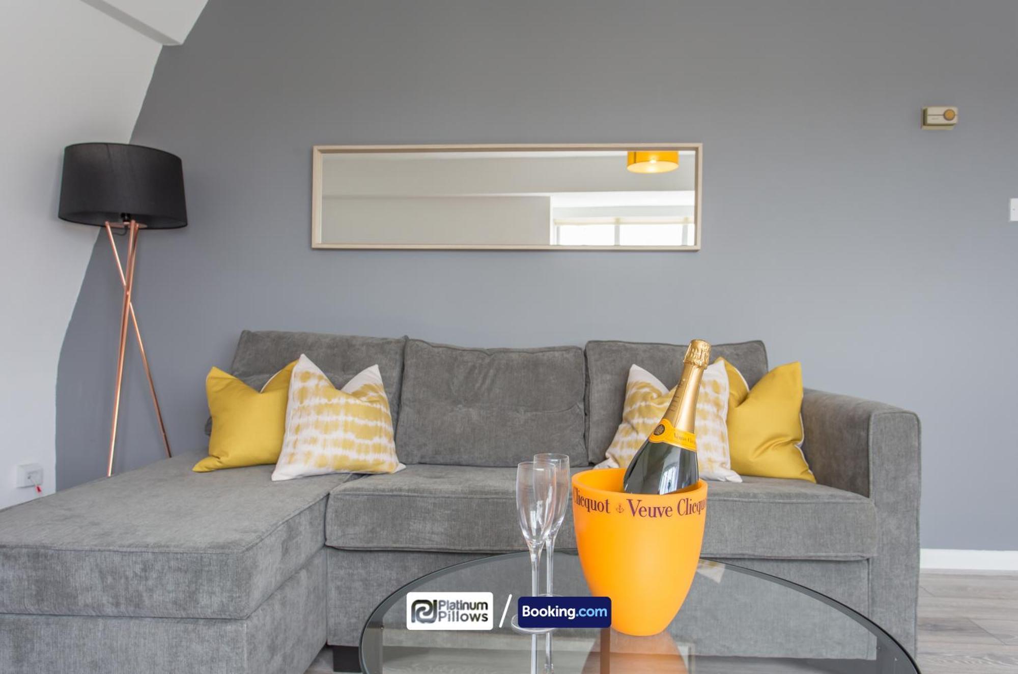 Oxford Apt Near Jr Hospital & Universities, Great Weekly & Long Stay Offers Bagian luar foto
